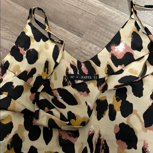 Crop v neck silky soft, adjustable straps shirt - Picture 2 of 2